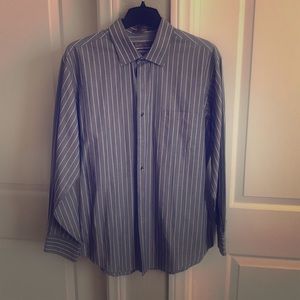 Men’s Fitted Button Down Dress Shirt